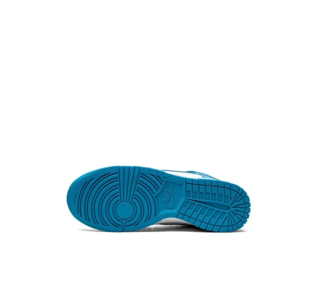 Nike
Dunk High Laser Blue