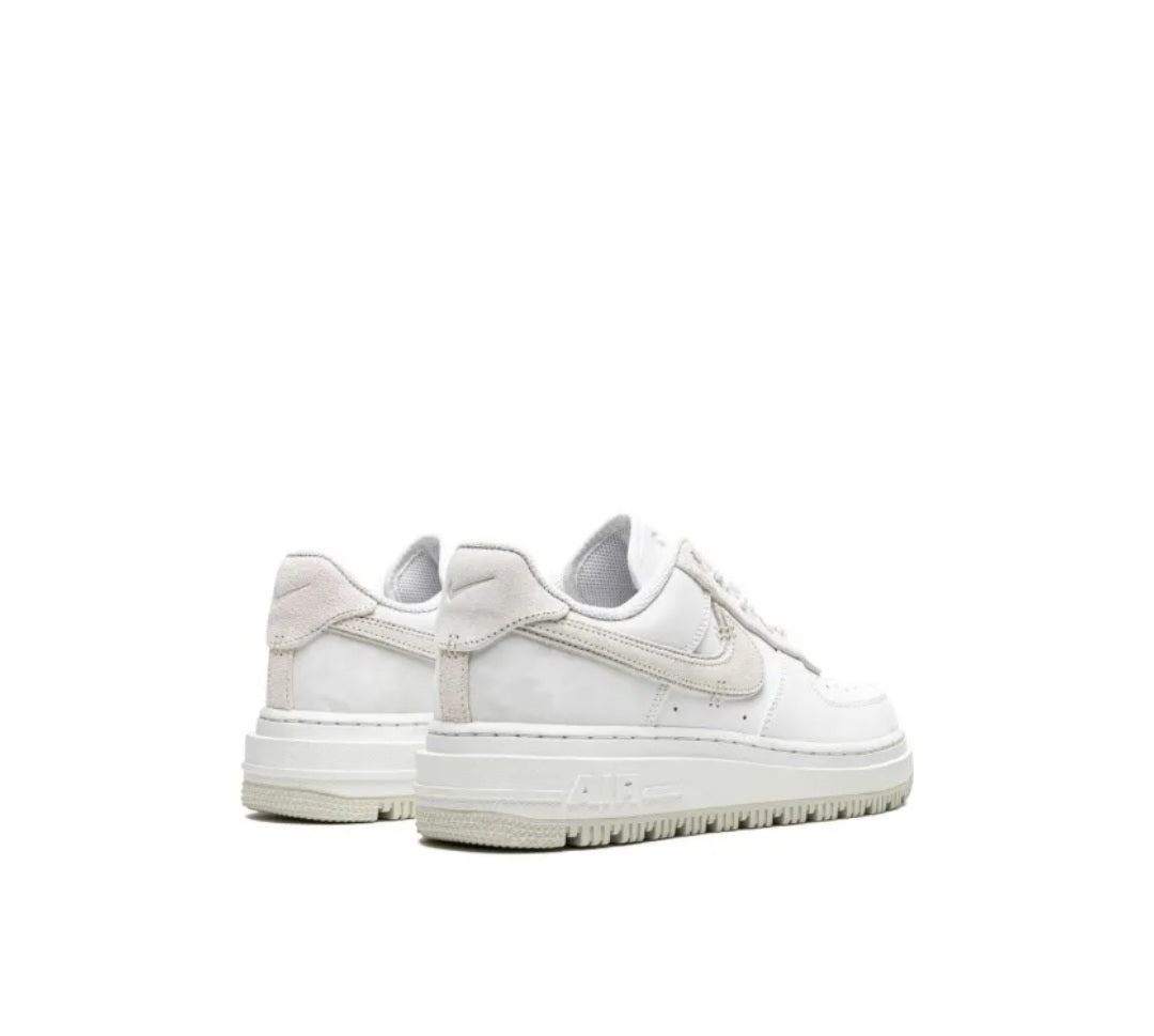Nike
Air Force 1 Luxe "Summit White