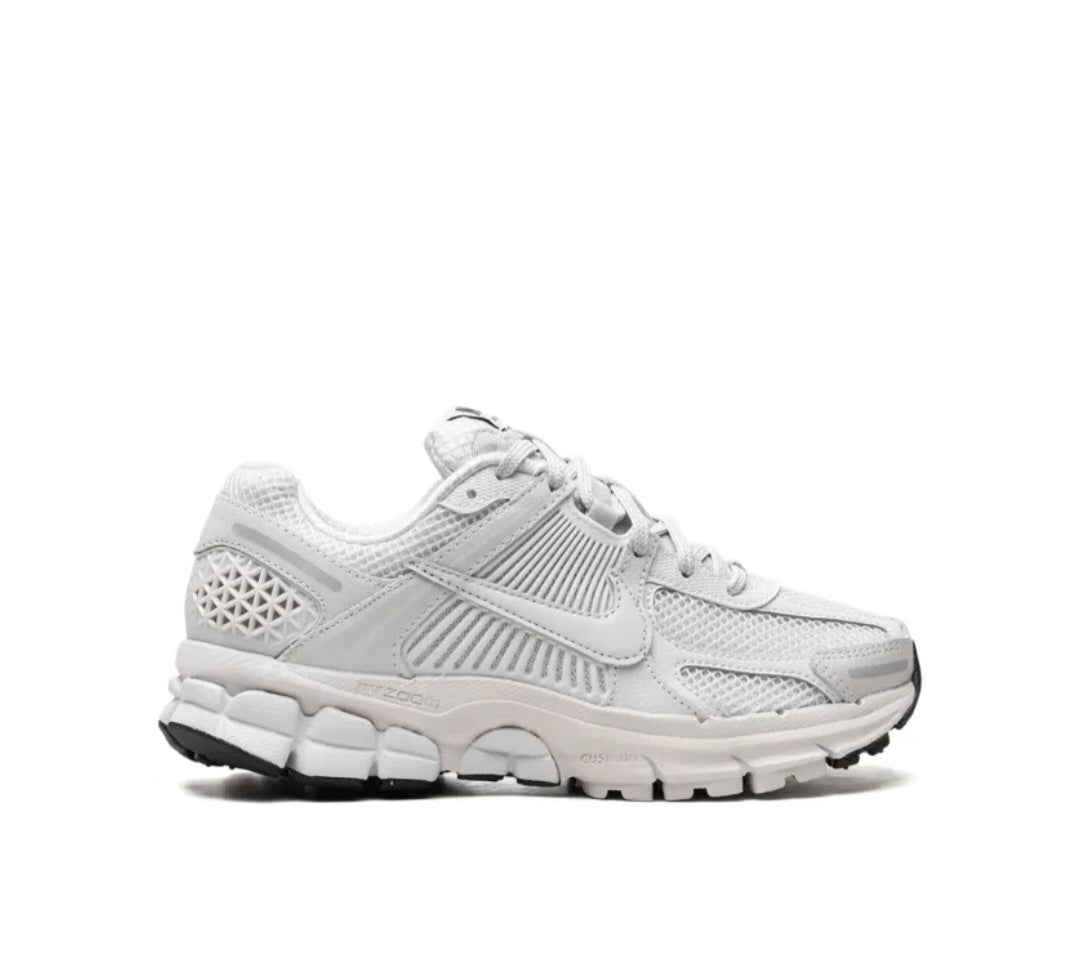 Nike
Zoom Vomero 5 "White/Vast Grey"