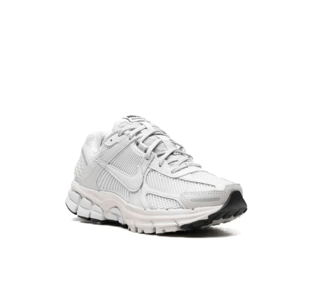 Nike
Zoom Vomero 5 "White/Vast Grey"