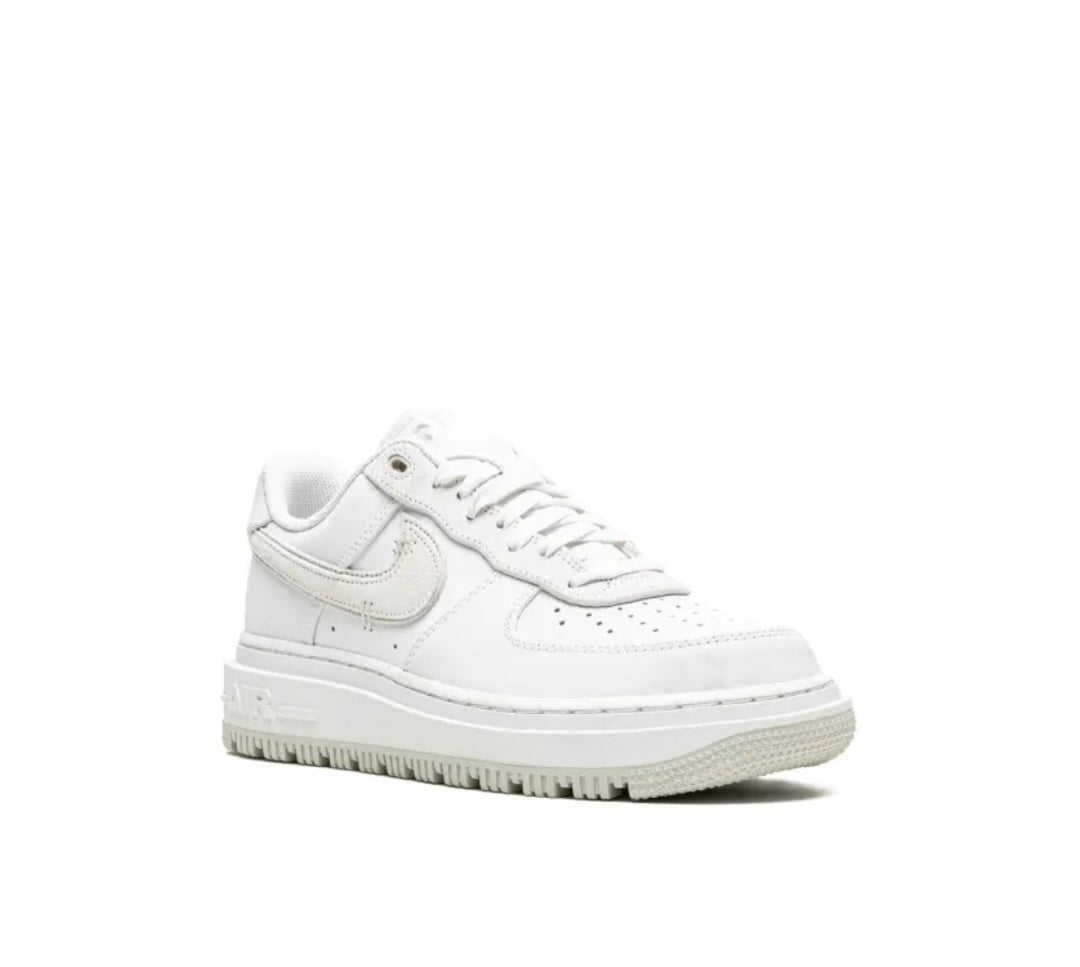 Nike
Air Force 1 Luxe "Summit White